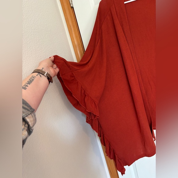 Flowy Ruffle Sleeve Cardigan - Picture 2 of 7